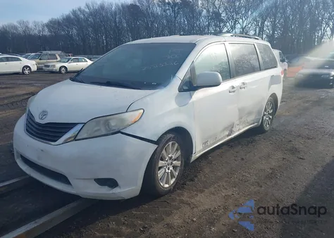 2011 Toyota Sienna Le z USA, uszkodzony, nr VIN 5TDJK3DC0BS016705